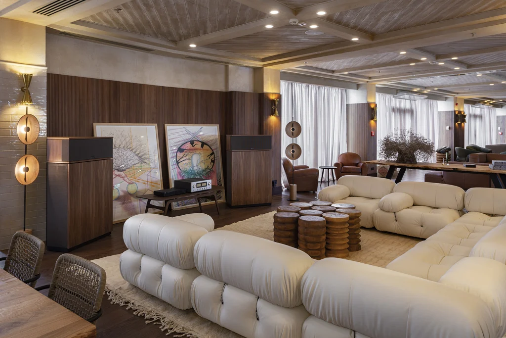 Bodbe Hotel — Spacious lounge area with cream sofas, artwork, and warm lighting.