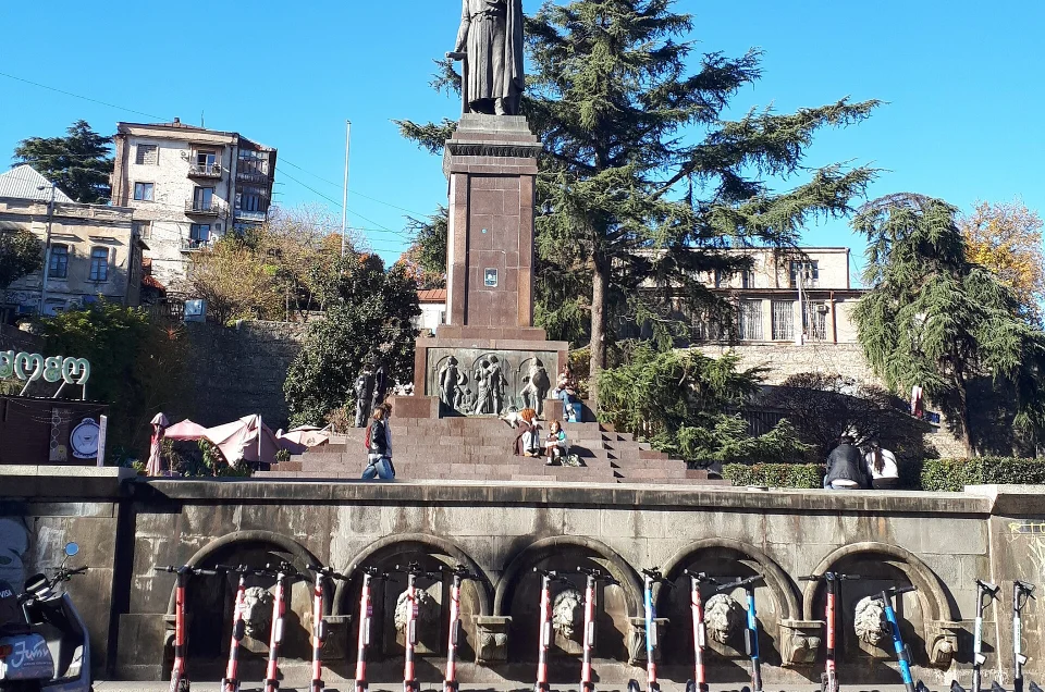 Georgians every visitor should know