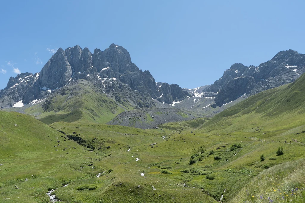 The trail from Juta toward Chaukhi Pass, part of the popular Juta–Roshka route.