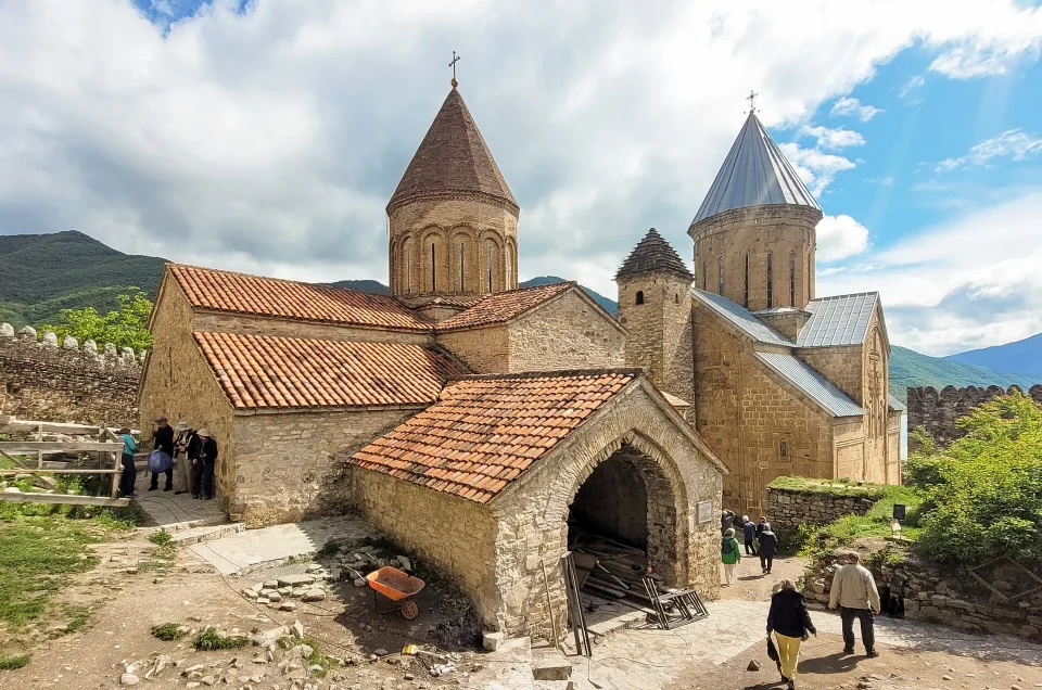 Georgia for travellers from Algeria: visa, flights, money, food, language and what to expect