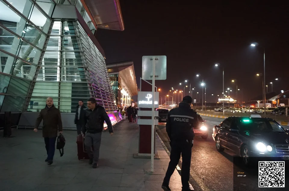 How do you get from Tbilisi airport to the city centre?