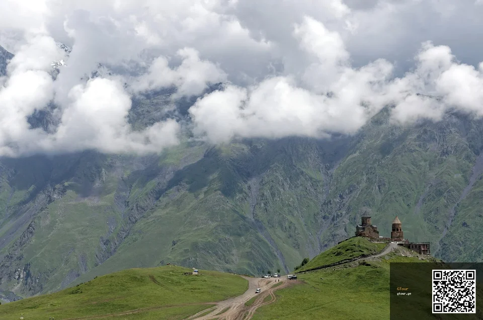 Kazbegi day trip from Tbilisi: how long, how much, what you see