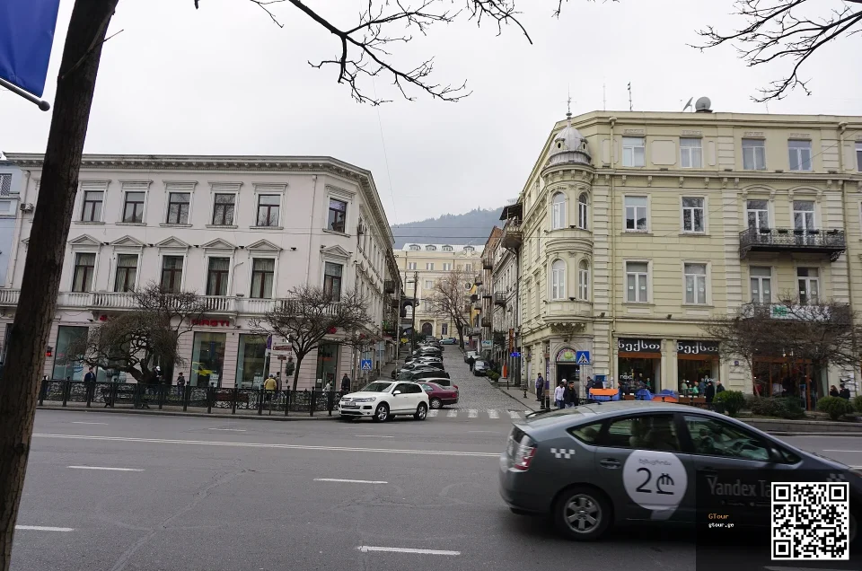 Taxis in Georgia: Bolt, Yandex Go, street taxis, fares, airport rides and what to avoid