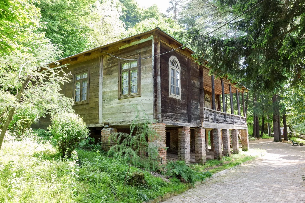 The wooden house museum in Baghdati where poet Vladimir Mayakovsky was born, surrounded by trees.