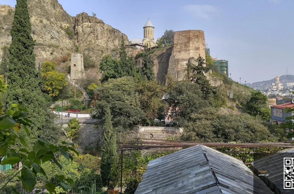 Georgia for travellers from Bahamas: visa, flights, money, food, language and what to expect