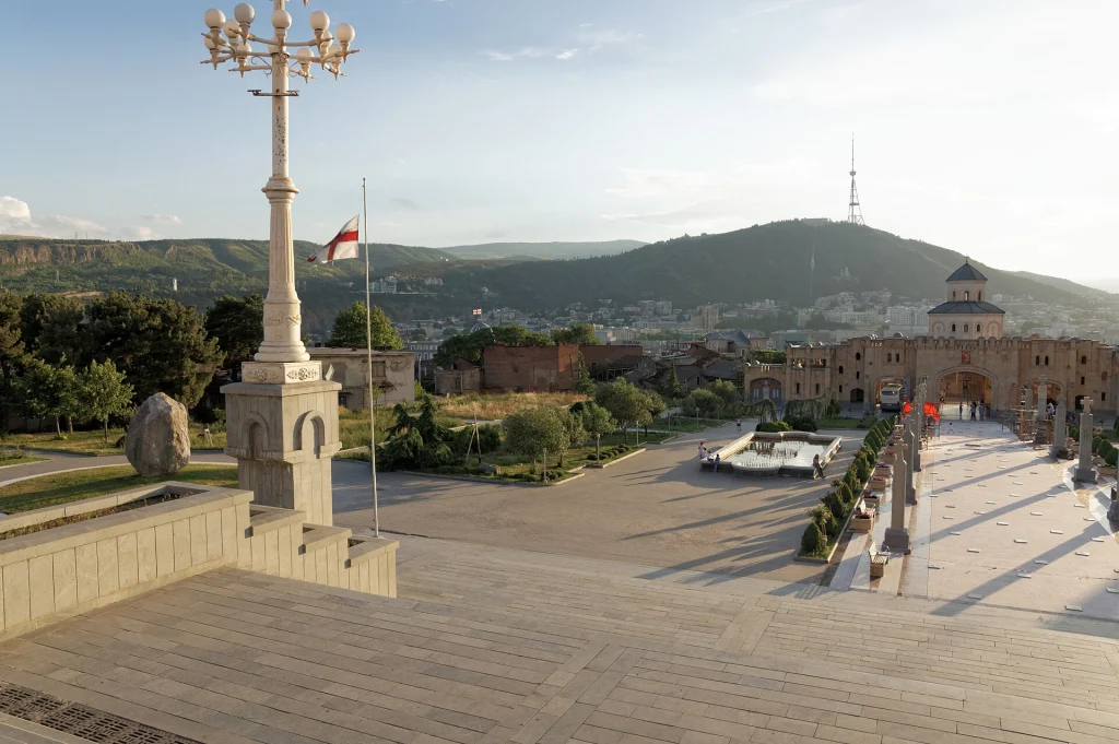 The courtyard and hilltop setting of Sameba Cathedral, Tbilisi's iconic landmark for travellers.