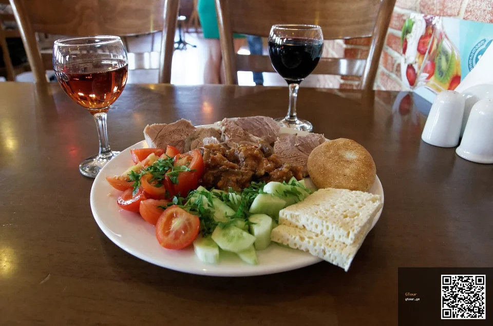 Georgia for travellers from Venezuela: visa, flights, money, food, language and what to expect