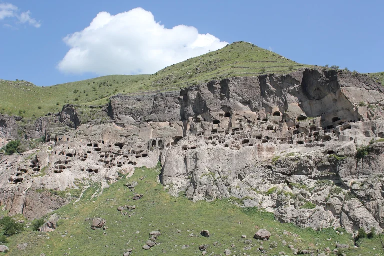 Cave cities of Georgia: Vardzia, Uplistsikhe and David Gareja — history, visiting rules and how to combine them