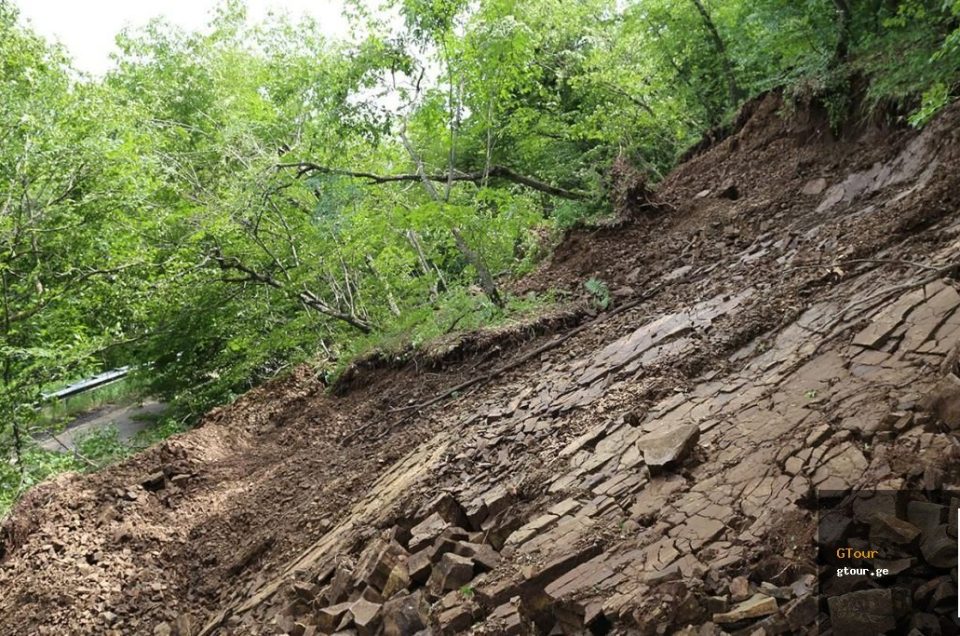 Rockfall Shuts Zugdidi-Mestia Road at Km177-178