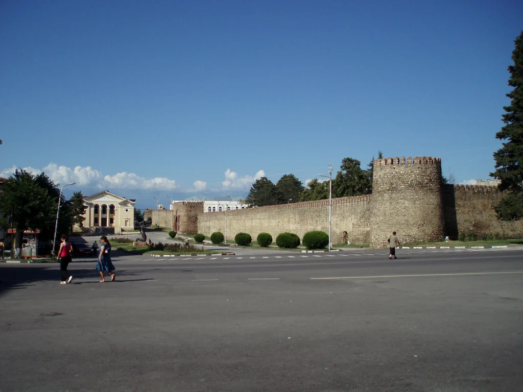 The fortified walls of Batonis Tsikhe seen from the main square in Telavi.