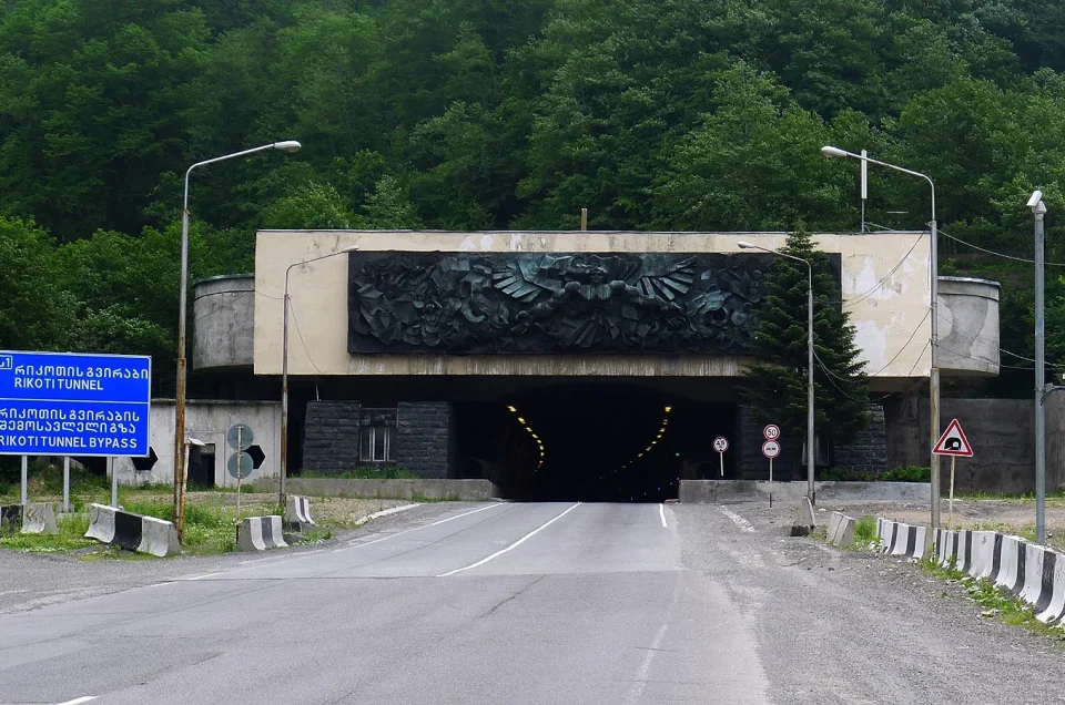 How do you get from Tbilisi to Batumi